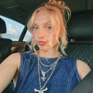 Meet your Posher, Abby